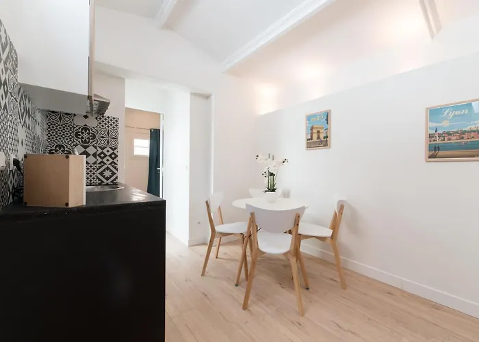 Poncelet Apartmán *